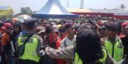 Warga dan Polisi Saling Dorong di TPS Pilkades Ranca Iyuh Panongan