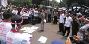 Insentif Dicabut, Puluhan Guru Demo Pemkot Tangerang