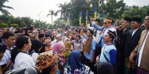Lebih dari 25 Ribu Orang di Tangerang Kenakan Sarung Serempak