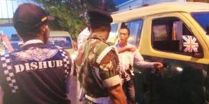 Ditegur Saat Ngetem, Sopir Angkot Bersitegang dengan Petugas Dishub di Tangerang