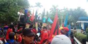 Buruh Kota Tangerang Tuntut Upah Rp3,2 Juta