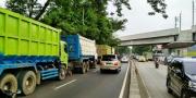 Jejeran Truk Proyek KA Bandara di Jalan Daan Mogot Bikin Macet Parah