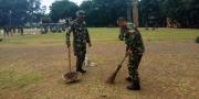 Prajurit Kodim 05/06 Tangerang Bersihkan Lapangan Ahmad Yani