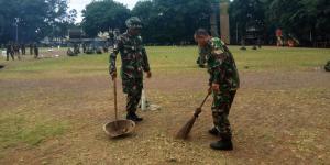 Prajurit Kodim 05/06 Tangerang Bersihkan Lapangan Ahmad Yani