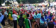 Guru & Murid Deklarasikan Adiwiyata dengan Pakaian Adat di Tangerang