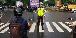 Polantas Tangerang Turun ke Jalan Ingatkan Pengendara
