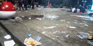 Usai Perayaan Tahun Baru di Puspemkot Tangerang, Sampah Berserakan