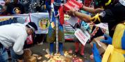 Demo, Pedagang Pulsa di Kota Tangerang Bakar 10 Ribu SIM Card