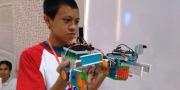 Cuma Lihat di Youtube, Pelajar SMP Tangsel Bisa Rakit Robot Ini