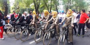 Srikandi Cantik Satpol PP Kota Tangerang Patroli Pakai Sepeda