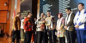 Airin Raih Penghargaan Yokatta Wonderful Indonesia Award 2018