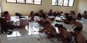 Miris, Siswa SDN Blimbing II Kosambi belajar di Lantai