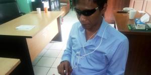 Penyandang Tuna Netra di Tangerang Ini Lancar Gunakan Ponsel Android
