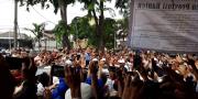 Disambut Ribuan Simpatisan, Sandi Sampai Susah Masuk GOR Tangerang
