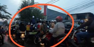 Nekat! Bak Terbuka Masih Dipakai Untuk Angkut Orang di Tangerang
