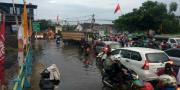 Hujan Deras & Genangan, Lalin di Jembatan Total Persada Macet