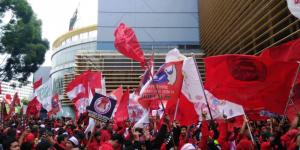 PHK Sepihak, Ribuan Karyawan Hero Supermarket Demo di Tangerang 