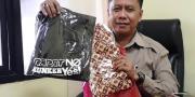 Wartawan Hadiahi DPRD Tangerang Kaus 'Rapat No, Kunker Yes'