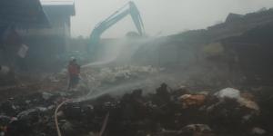 15 Jam Kebakaran Pabrik Plastik di Panongan Baru Padam