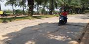 Rusak Parah, Jalan depan AirNav di Tangerang Bahayakan Pengendara