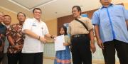 Pertama di Banten, Disdukcapil Tangsel Luncurkan Akta Berhuruf Braille
