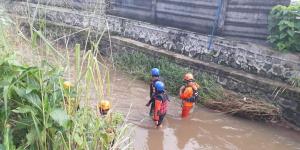 Basarnas Bantu Pencarian Bocah yang Hanyut di Pamulang 