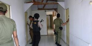 Sedang Asyik 'Ngamar' di Kosan, 14 Muda-Mudi Digerebek Satpol PP