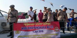 Hari Bhayangkara, Polda Banten Tabur Bunga di Laut Merak