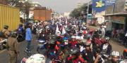 Giliran Ratusan Buruh Tangerang Demo ke Gedung DPR RI