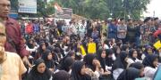 Pemkab Tangerang Dinilai Lemah Tegakkan Perbup 47, Ratusan Santri Turun ke Jalan