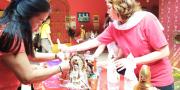 Melihat Ritual Pembersihan Rupang Dewa di Vihara Pamulang Jelang Imlek