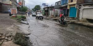 Warga Keluhkan Jalan Cibadak-Tigaraksa Rusak Parah