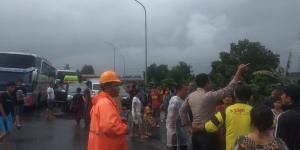 Desa Kadu Banjir, Warga Blokir Tol Tangerang