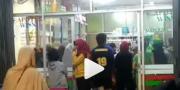 VIDEO : Warga Ciledug Ramai-ramai ke Apotek Beli Masker 