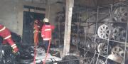 Kebakaran Hanguskan Toko Aksesoris Mobil di Pondok Aren