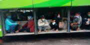 Beredar Foto Pemudik Sembunyi dalam Bagasi Bus di Ciledug Hindari PSBB
