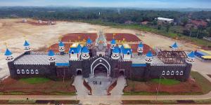 Wow, Ada Bangunan Mirip Istana Disneyland di Tangerang