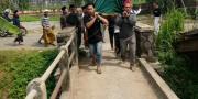 Jembatan Sempit, Akses Menuju TPU Kepuh Balaraja Dikeluhkan Warga