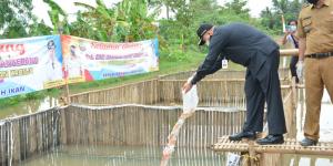 Bupati Tangerang Tebar 3 Ribu Benih Ikan di Kronjo