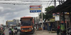 Waspada, Kabel Listrik Menjuntai di Jalan Raya Serang Tangerang