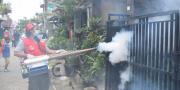 Antisipasi Penyebaran DBD, PMI Tangerang Fogging Rumah Warga