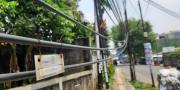 Kabel Semrawut di Ciputat, Warga: Merusak Pemandangan