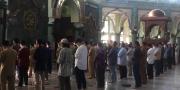 Jamaah di Masjid Al-Azhom Salat Gaib Doakan Awak KRI Nanggala-402