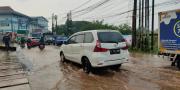 Hujan Hampir Sejam, Jalan di depan Pusat Pemerintahan Kota Tangsel Tergenang Air