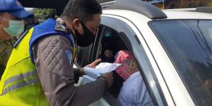 Puluhan Kendaraan Terpaksa Putar Balik di Pos Penyekatan Bitung Tangerang
