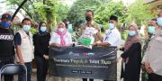 Lippo Karawaci Beri 6 Ribu Bibit Lele untuk Modal Usaha Warga Kelapa Dua Tangerang Saat Pandemi