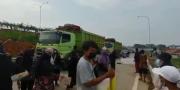 Korban Gusur Tutup Pintu Tol Bandara Soekarno-Hatta 