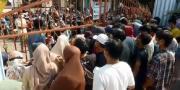 Warga Berebut Vaksinasi Merdeka di Tangerang