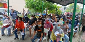 Baru Tersentuh, Vaksinasi di Gelam Jaya Tangerang Diserbu Warga&#160;