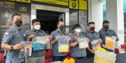 Pengungkapan Pabrik Tembakau Gorila di Tangsel Berlanjut, Bahan Baku Miliaran Rupiah Disita 